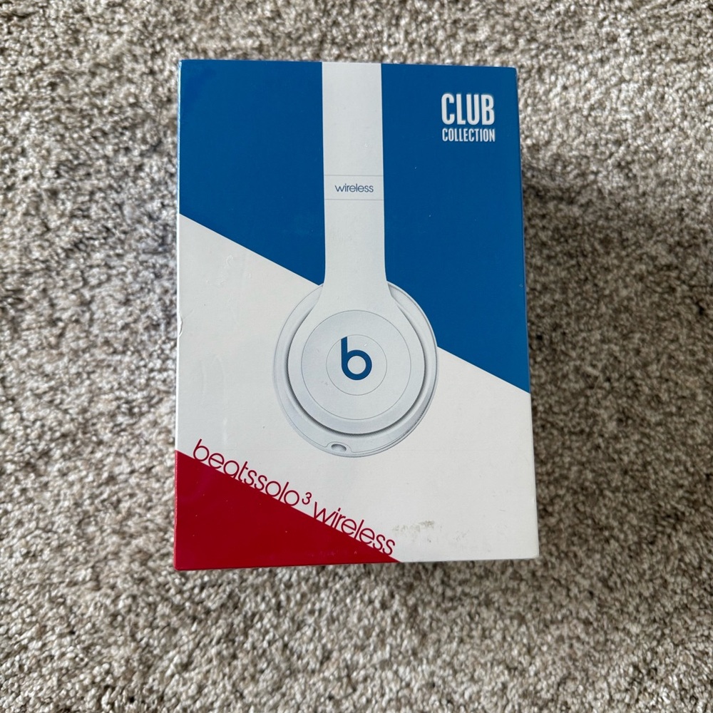 ❗️SOLD❗️Beats by Dre Solo3 Wireless Headphones - White with Blue Accent